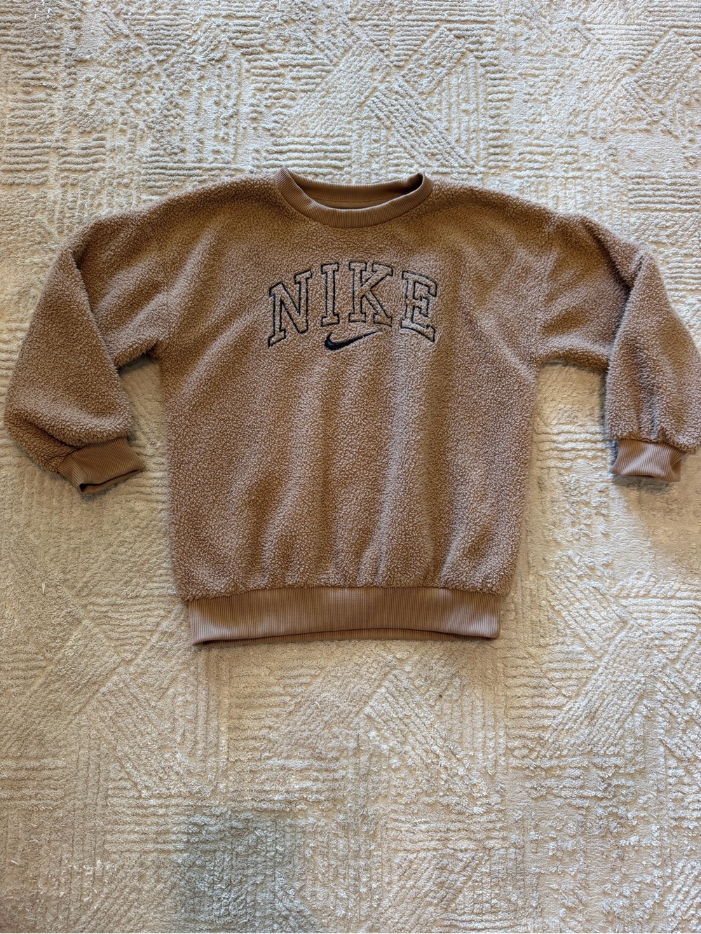 Nike Kids Tan Sherpa Fleece Crewneck Sweatshirt Size 5-6 Years